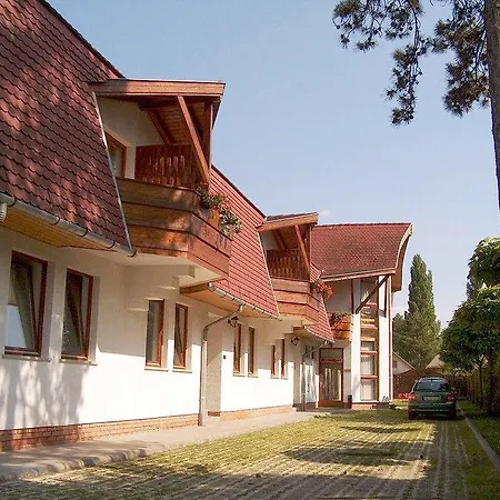 Vila Kentaur Apartmanhaz Siófok